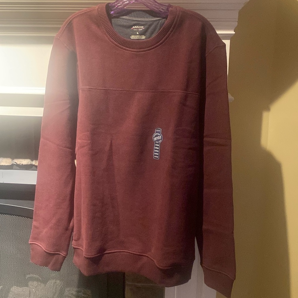 NWT Arrow Sweatshirt in Size Large